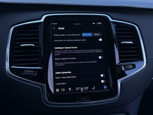 Volvo XC90 T8 AWD ULTIMATE DARK B&W 1.MAJ