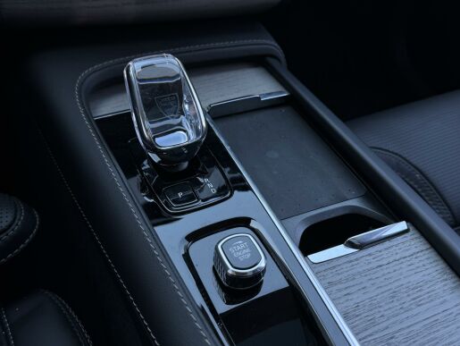 Volvo XC90 T8 AWD ULTIMATE DARK B&W 1.MAJ
