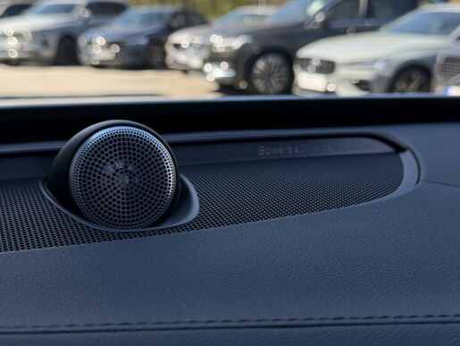 Volvo XC90 T8 AWD ULTIMATE DARK B&W 1.MAJ