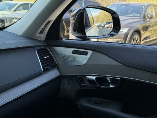 Volvo XC90 T8 AWD ULTIMATE DARK B&W 1.MAJ