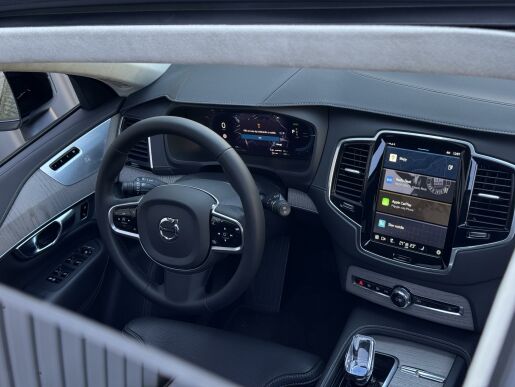 Volvo XC90 T8 AWD ULTIMATE DARK B&W 1.MAJ