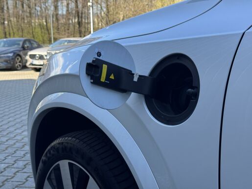 Volvo XC90 T8 AWD ULTIMATE DARK B&W 1.MAJ