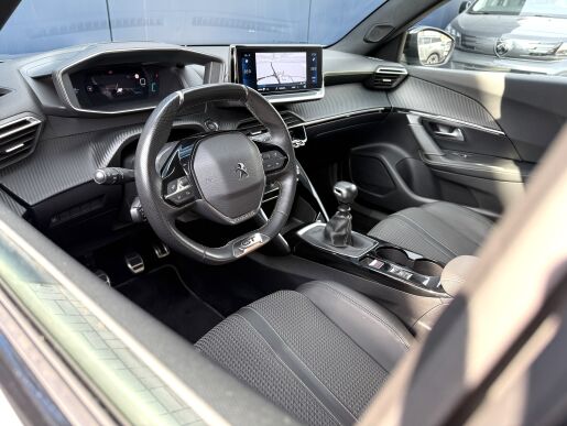 Peugeot 2008 GT LINE 130k, Navigace, Tažné