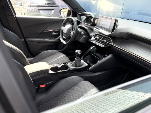 Peugeot 2008 GT LINE 130k, Navigace, Tažné
