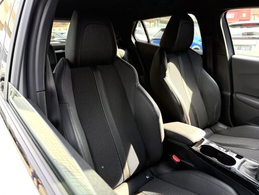 Peugeot 2008 GT LINE 130k, Navigace, Tažné