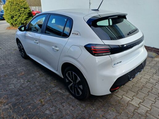Peugeot 208 Style Elektro 100kW/136k