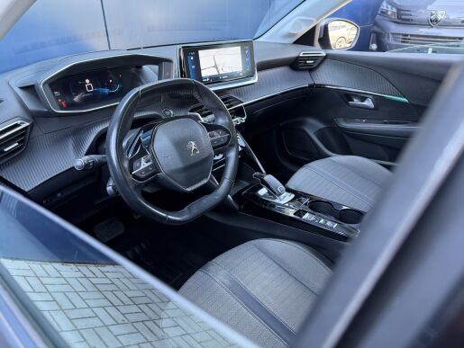 Peugeot 208 ALLURE, 130koní, Automat 8st., Navigace