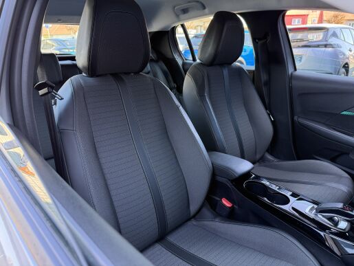 Peugeot 208 ALLURE, 130koní, Automat 8st., Navigace