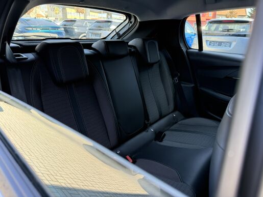 Peugeot 208 ALLURE, 130koní, Automat 8st., Navigace