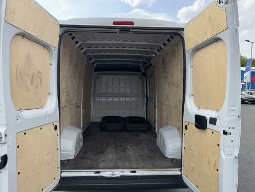 Opel Movano 2.2 VAN 3500 L3H2 103 KW MT6