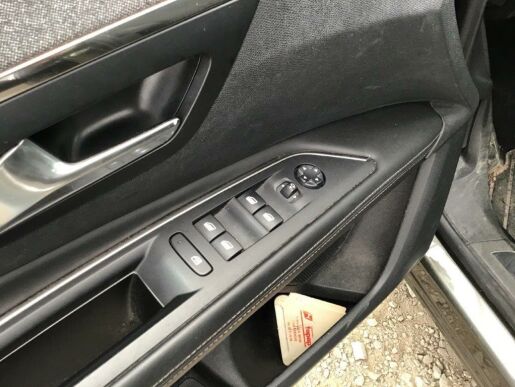 Peugeot 3008 1.6 HDI 120k ALLURE EAT8