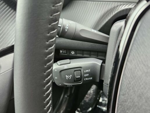 Peugeot 2008 ALLURE Elektro 156k 54 kWh