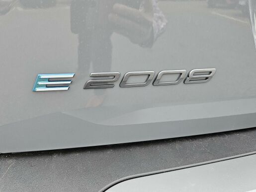 Peugeot 2008 ALLURE Elektro 156k 54 kWh
