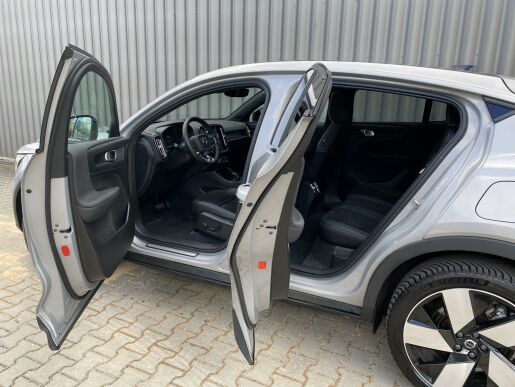 Volvo C40 RECHARGE Twin 4x4 // ULTIMATE