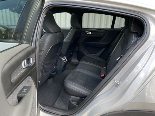 Volvo C40 RECHARGE Twin 4x4 // ULTIMATE