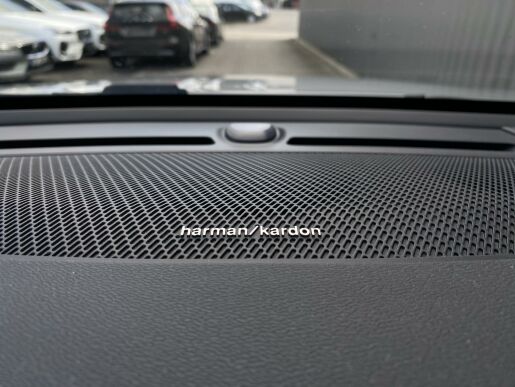 Volvo C40 RECHARGE Twin 4x4 // ULTIMATE