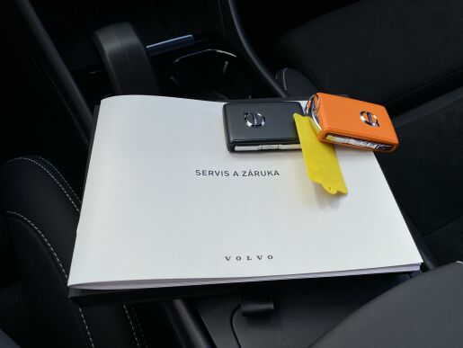 Volvo C40 RECHARGE Twin 4x4 // ULTIMATE
