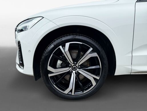 Volvo XC60 B5 AWD ULTIMATE DARK B&W +KOLA