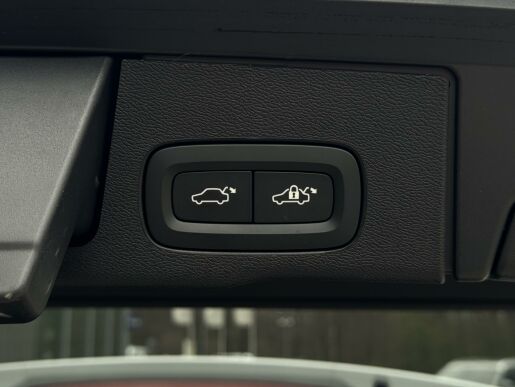 Volvo XC60 B5 AWD ULTIMATE DARK B&W +KOLA