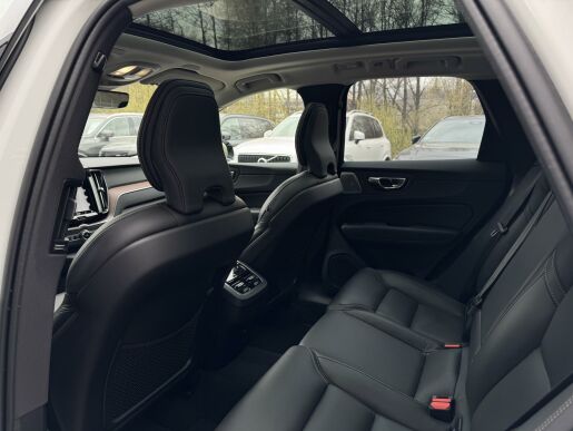 Volvo XC60 B5 AWD ULTIMATE DARK B&W +KOLA