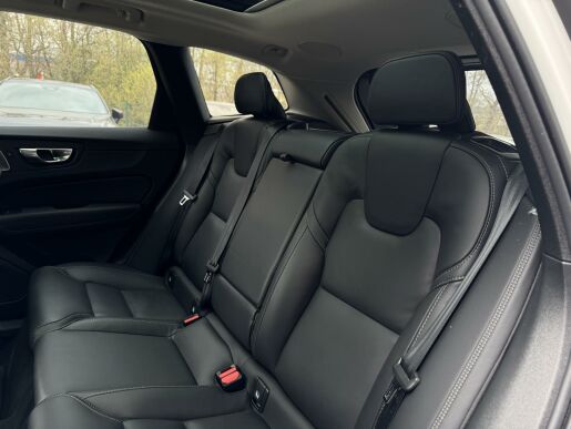 Volvo XC60 B5 AWD ULTIMATE DARK B&W +KOLA