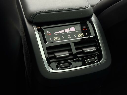 Volvo XC60 B5 AWD ULTIMATE DARK B&W +KOLA