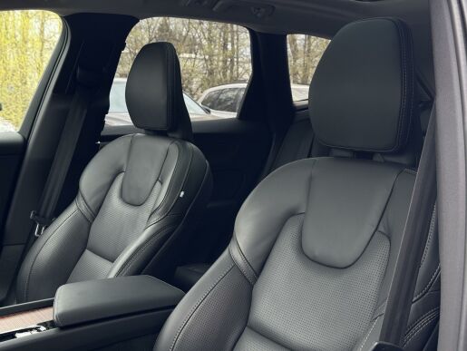 Volvo XC60 B5 AWD ULTIMATE DARK B&W +KOLA