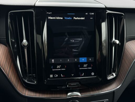 Volvo XC60 B5 AWD ULTIMATE DARK B&W +KOLA