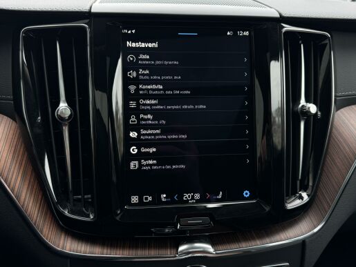 Volvo XC60 B5 AWD ULTIMATE DARK B&W +KOLA