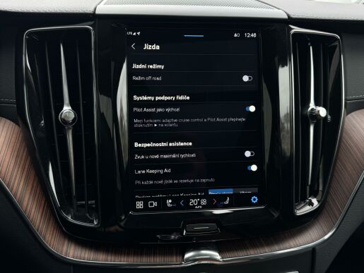 Volvo XC60 B5 AWD ULTIMATE DARK B&W +KOLA