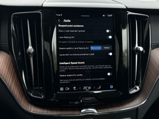 Volvo XC60 B5 AWD ULTIMATE DARK B&W +KOLA
