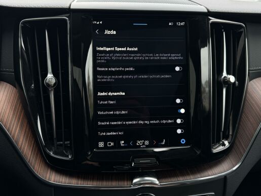 Volvo XC60 B5 AWD ULTIMATE DARK B&W +KOLA