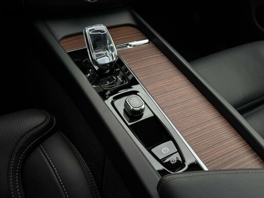 Volvo XC60 B5 AWD ULTIMATE DARK B&W +KOLA