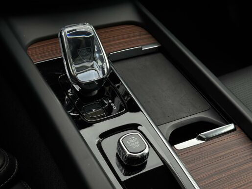Volvo XC60 B5 AWD ULTIMATE DARK B&W +KOLA