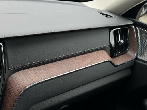 Volvo XC60 B5 AWD ULTIMATE DARK B&W +KOLA