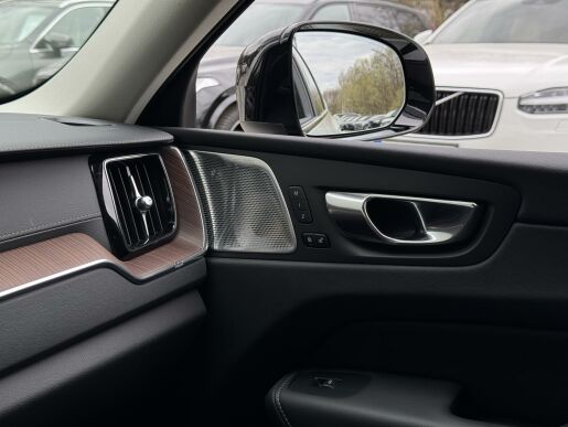 Volvo XC60 B5 AWD ULTIMATE DARK B&W +KOLA