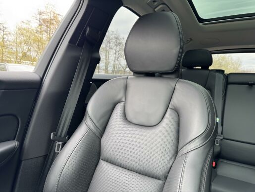 Volvo XC60 B5 AWD ULTIMATE DARK B&W +KOLA
