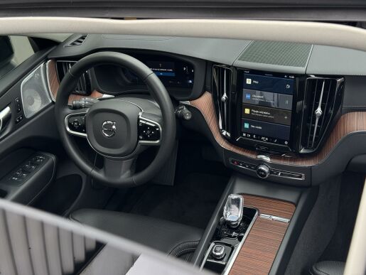 Volvo XC60 B5 AWD ULTIMATE DARK B&W +KOLA