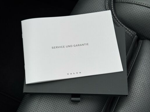 Volvo XC60 B5 AWD ULTIMATE DARK B&W +KOLA