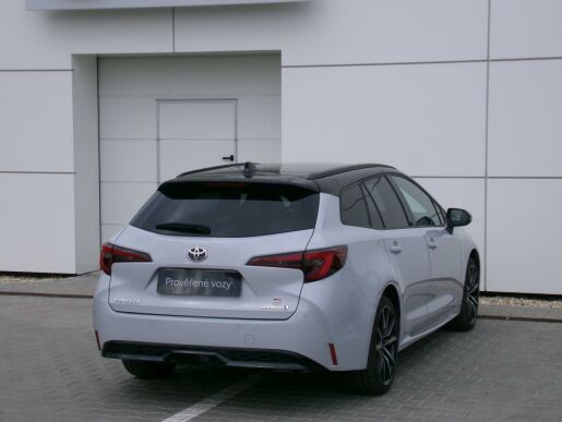 Toyota Corolla GR SPORT DYNAMIC 2,0 HEV 135kW