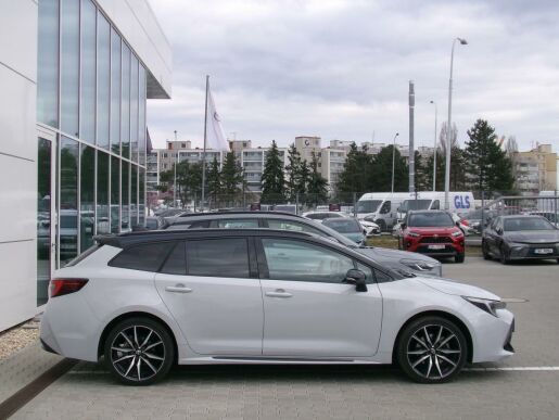 Toyota Corolla GR SPORT DYNAMIC 2,0 HEV 135kW
