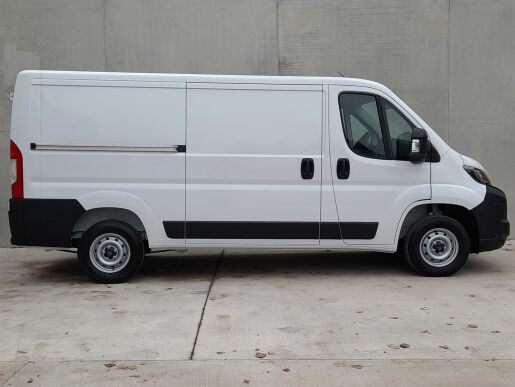 Peugeot Boxer Furgon 3300 L2H1 BlueHDi 140k