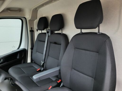 Peugeot Boxer Furgon 3300 L2H1 BlueHDi 140k