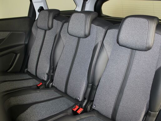 Peugeot 5008 1.2PureTech,130HP,ČR,navi1.maj