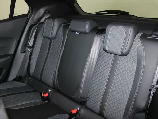 Peugeot 2008 ALLURE Hybrid 136 e-DCS6