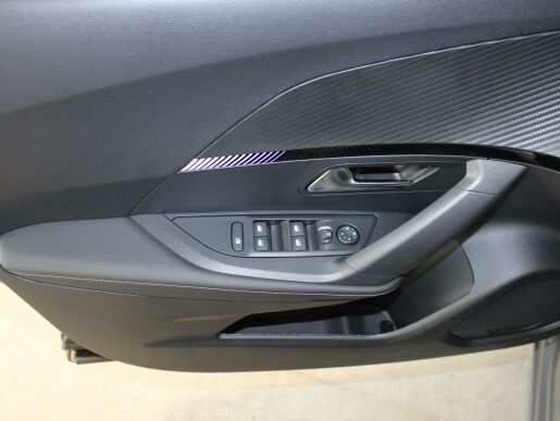 Peugeot 2008 ALLURE Hybrid 136 e-DCS6