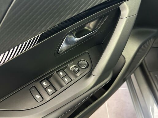 Peugeot 2008 ALLURE Hybrid 145 e-DCS6