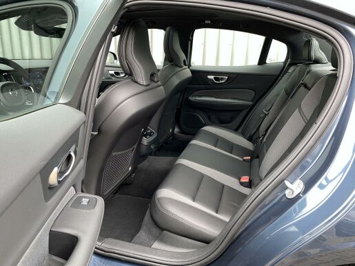 Volvo S60 B5 (benzín) AWD // ULTIMATE
