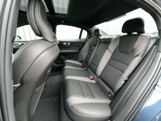 Volvo S60 B5 (benzín) AWD // ULTIMATE