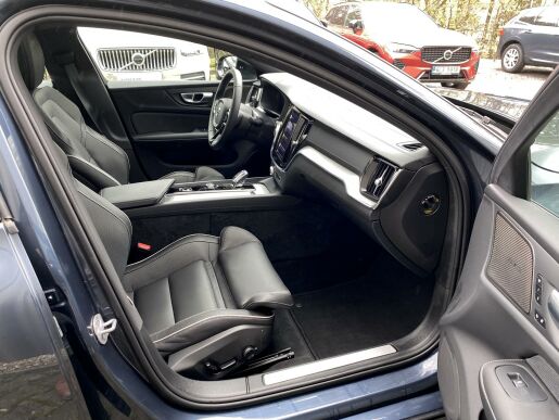 Volvo S60 B5 (benzín) AWD // ULTIMATE